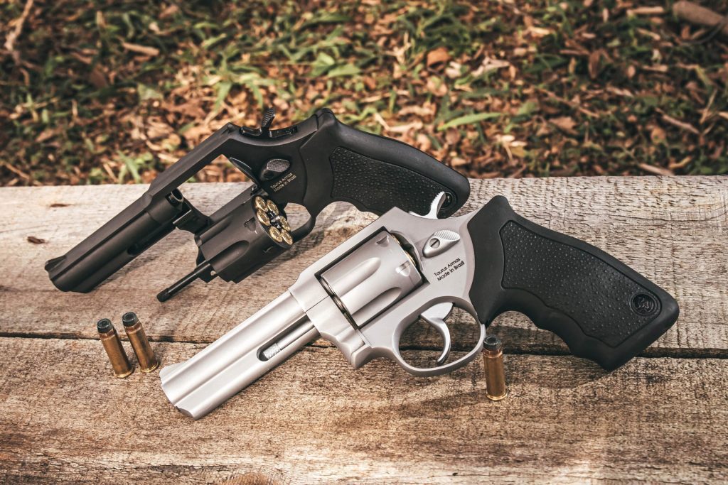 Revólver Taurus 065 Cal .357 MAG 4" - Inox Fosco 